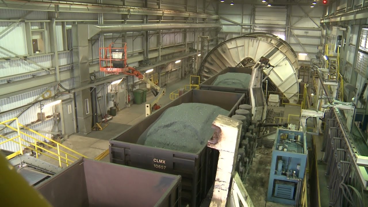 Unloadingstation iron ore wagon upside down!