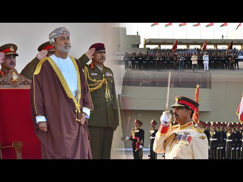 جلالة السلطان المعظم القائد الأعلى يشمل برعايته السامية العرض العسكري بمناسبة العيد الوطني ال ٥٤