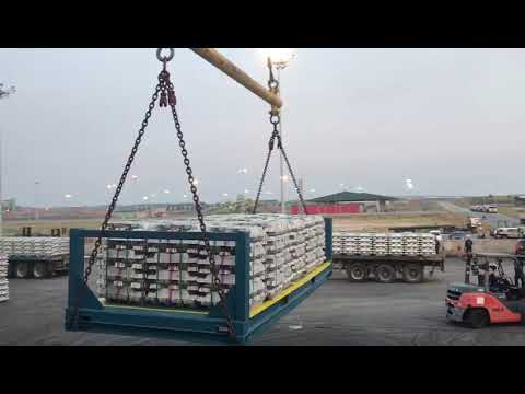 Cara loading ingot dari dermaga masuk ke kapal. - YouTube