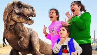 لما بنتك تلعب برا البيت وتشوف ديناصور حقيقي