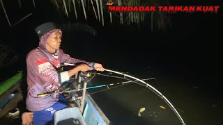 Download Lagu Tiba-Tiba Joran Putih Mendadak Di Tarik Ikan Besar #fishing MP3 Download Lagu Tiba-Tiba Joran Putih Mendadak Di Tarik Ikan Besar #fishing MP3