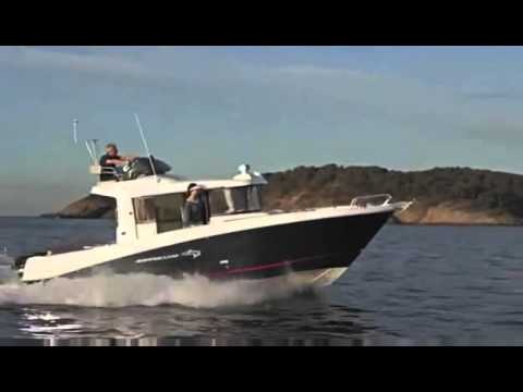 Barracuda 9 powerboat by Beneteau