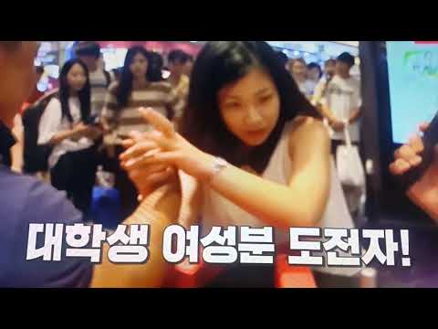 세계 팔씨름 왕  팔뚝이 여자 허벅지보다 크다  대단해요(23)