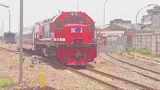 KA BUKIT SERELO LOKOMOTIF CC 201 RELASI LUBUK LINGGAU LEPAS STASIUN LAHAT #DIVRE3-+18:01