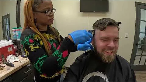BEAUTIFUL Memphis Lady Barber makes me SUPER HANDS...