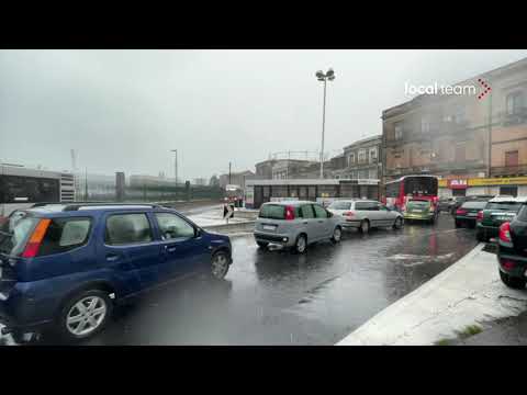 Nubifragio a Catania, traffico in tilt a causa delle numerose strade allagate
