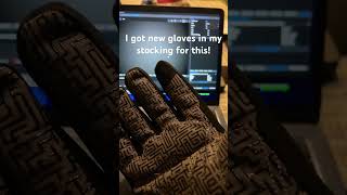 Keeping Warm Hands On Freezing Cold Nights Out At The Scope Resimi