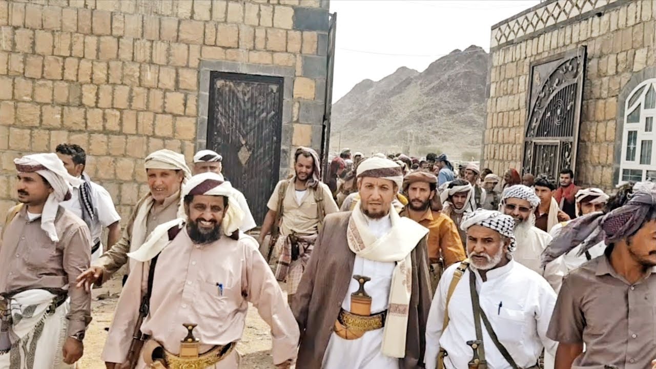 عدد من القادة و المشائخ و المسئولين يقدمون واجب العزاء في مأرب بوفاة الشيخ علي القبلي نمران المرادي