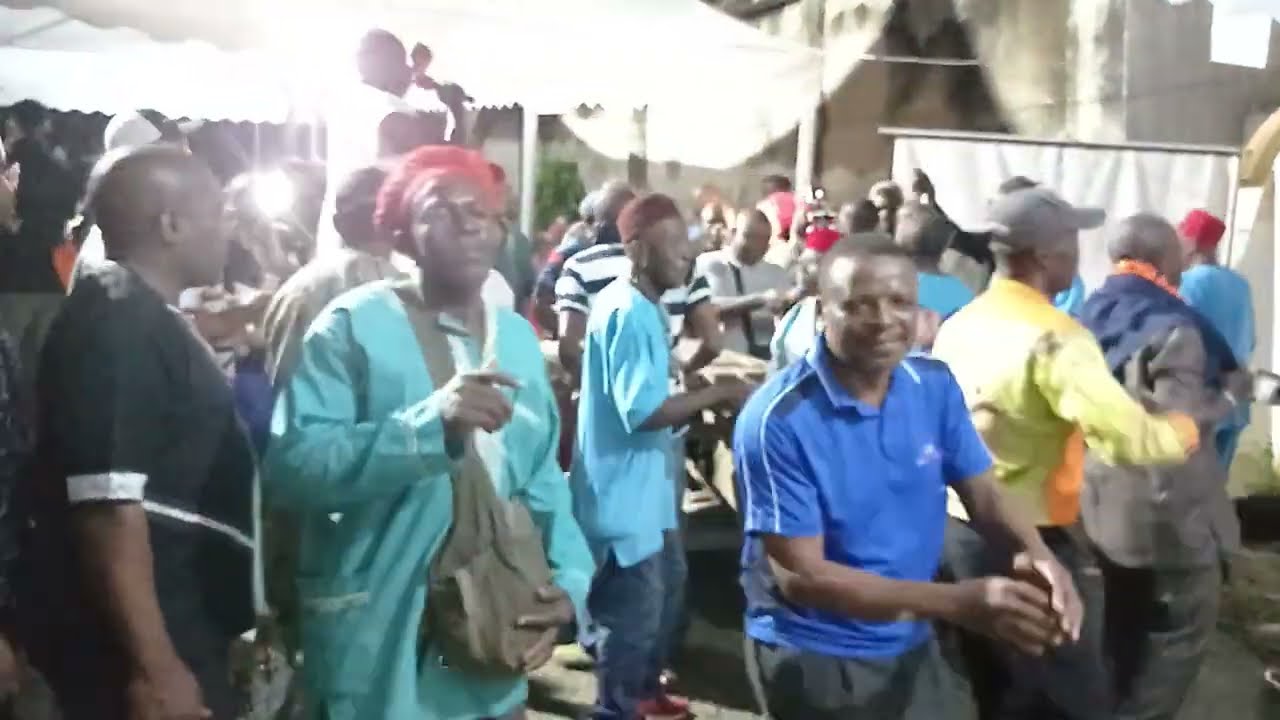 MUGOUO façon des BAMENDJOU @DanseBAMILEKE