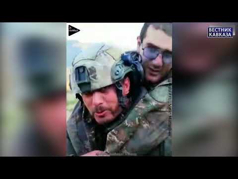 Боец спецназа ВС Азербайджана на себе выносит с поле боя раненного армянского солдата