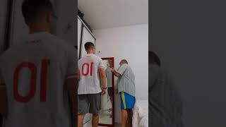 Ajudando Meu Sogro Colocar O Espelho E Gabi Dançando.