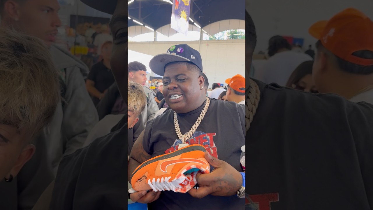 BigXthaPlug signs Orange Lobster Dunks🔥 