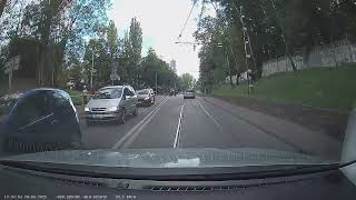 Pani W Vw Golfie Wymusza Pierwszeństwo Podczas Lewoskrętu