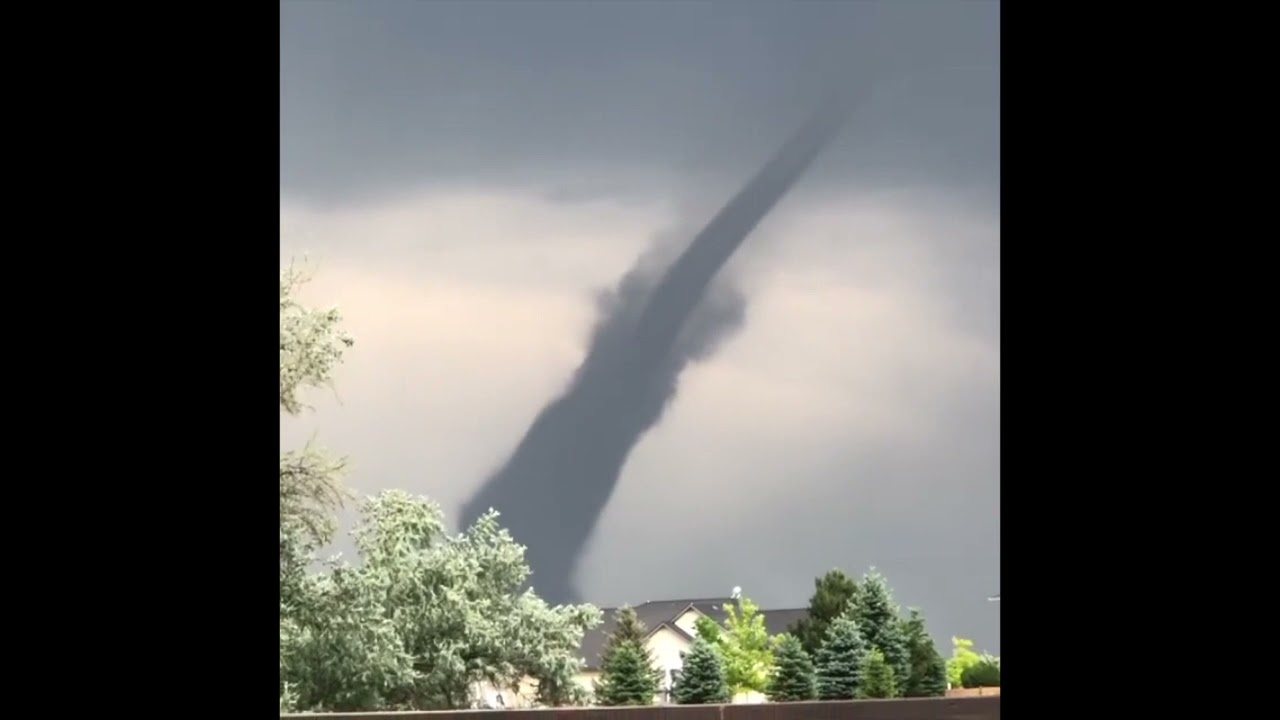 竜巻の卵 漏斗雲 に飛行機が接近 ダイナミックな映像を撮影 Switch News スウィッチ ニュース