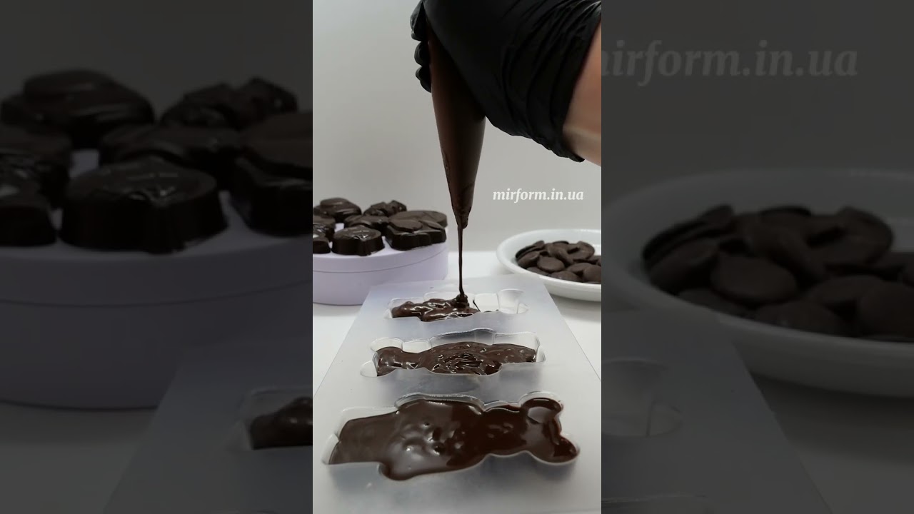 "Bearbrick mini" пластикова форма для шоколаду