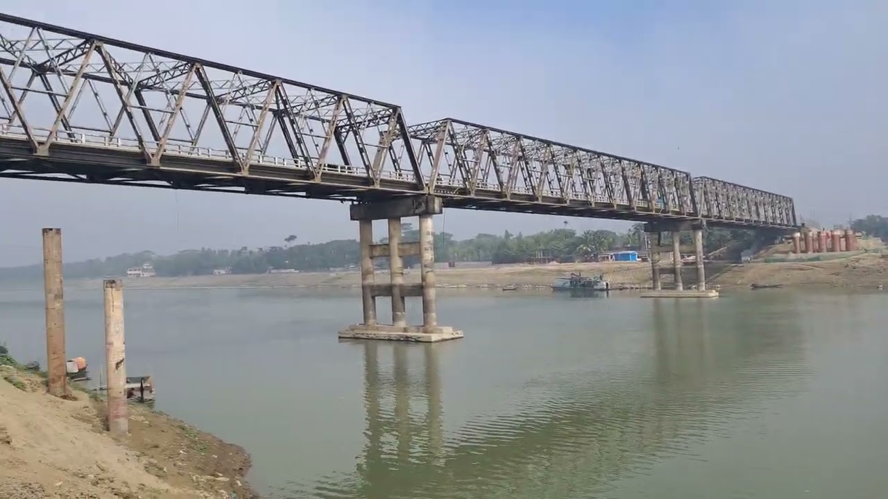 ঢাকা সিলেট মহাসড়কে শেরপুর সেতুর কাজ  চলিতেছে 