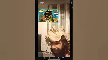 @TheLastMrG Papieren hoed en lach kick #nederland #vlog #live #streamer #vlogger #apeldoorn