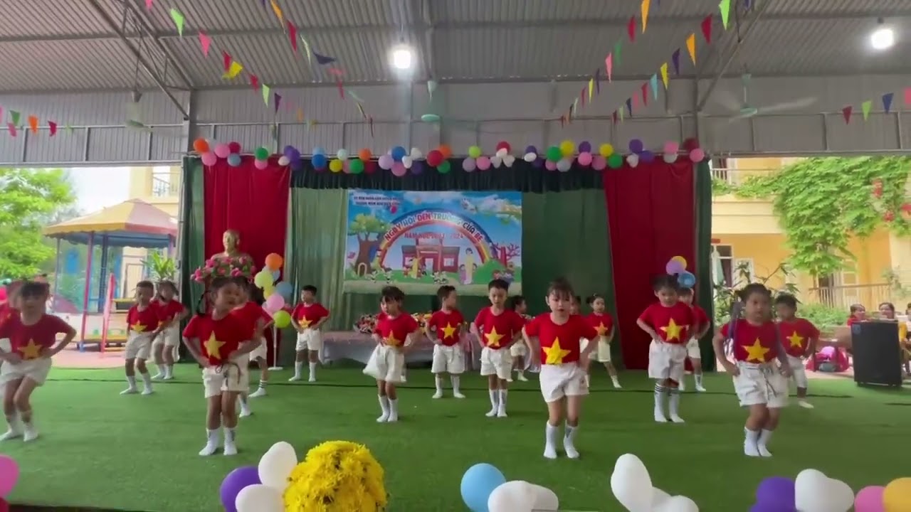 Nhảy walking on the sun- MN hiền Lương