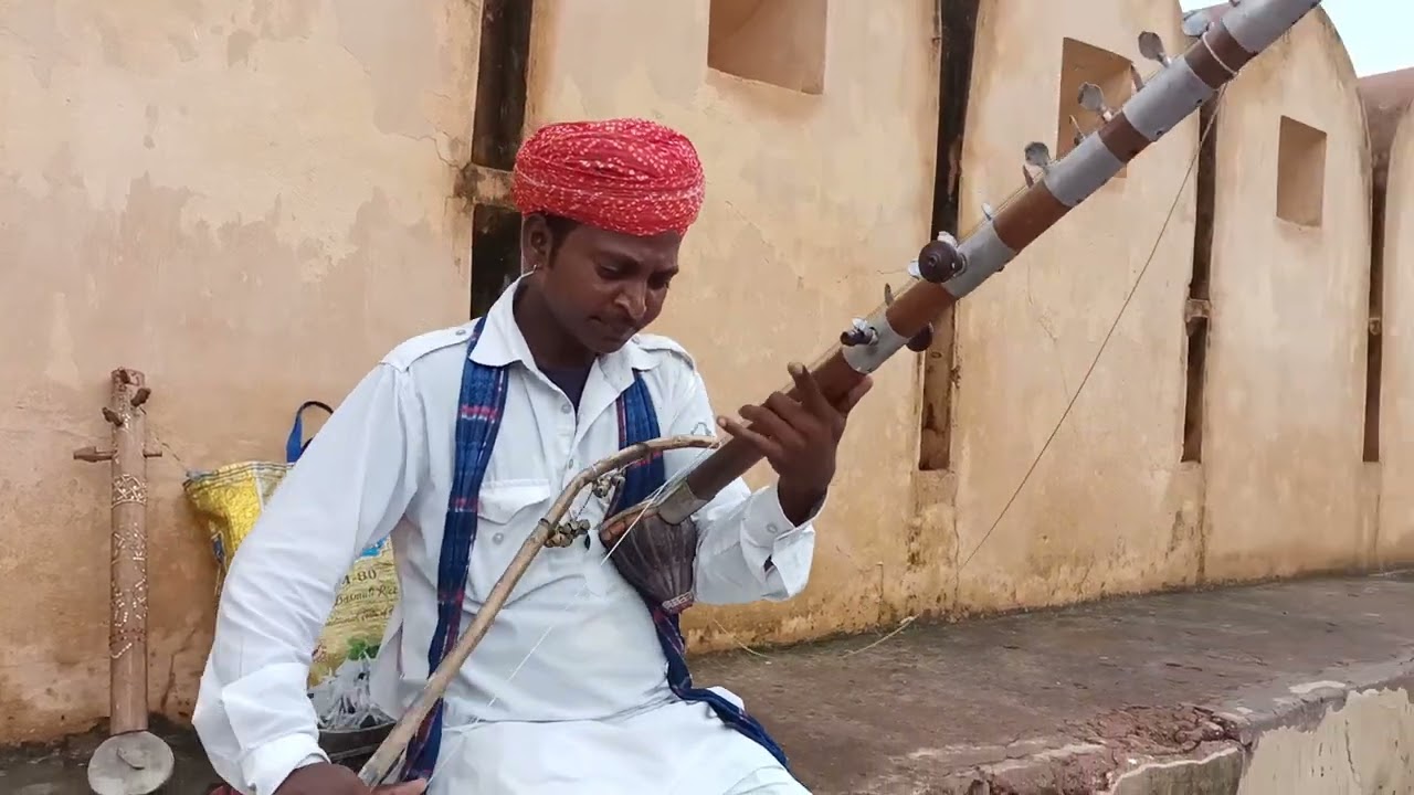 sarangi vadan, सारंगी पर मधुर संगीत एक बार सुनिये आनंद ना आ जाए तो कहना