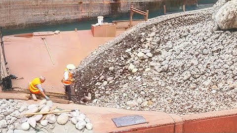 Barge unloading 3600 tons of large cobblestone - Video from the start - Barge work vlog