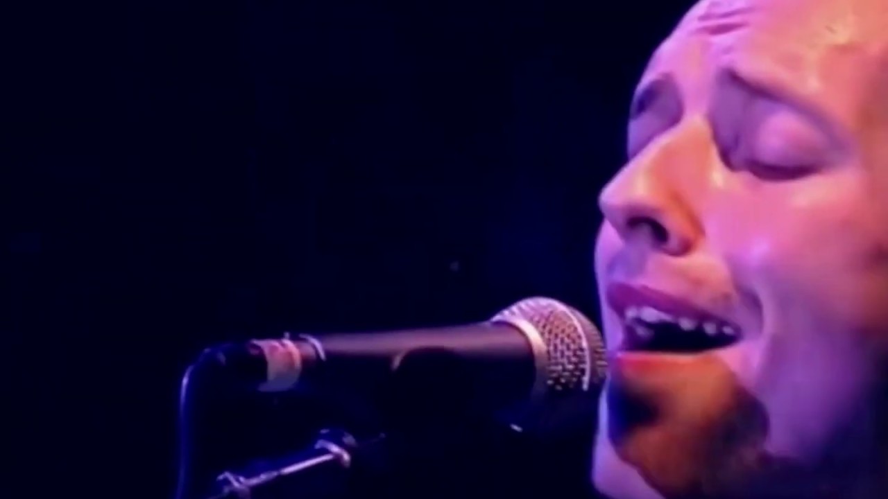 Coldplay Politik, live at Glastonbury, 2002 YouTube