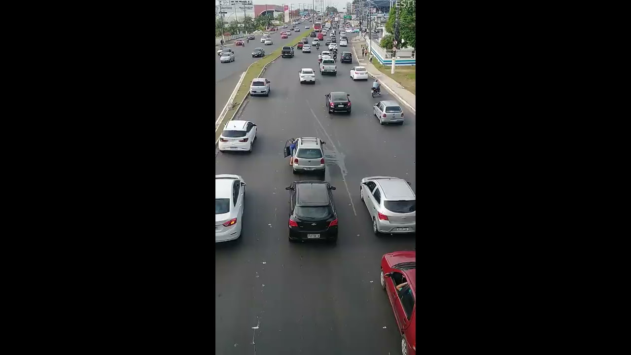 Good Samaritan Helps Push Stalled Car Off Highway ViralHog