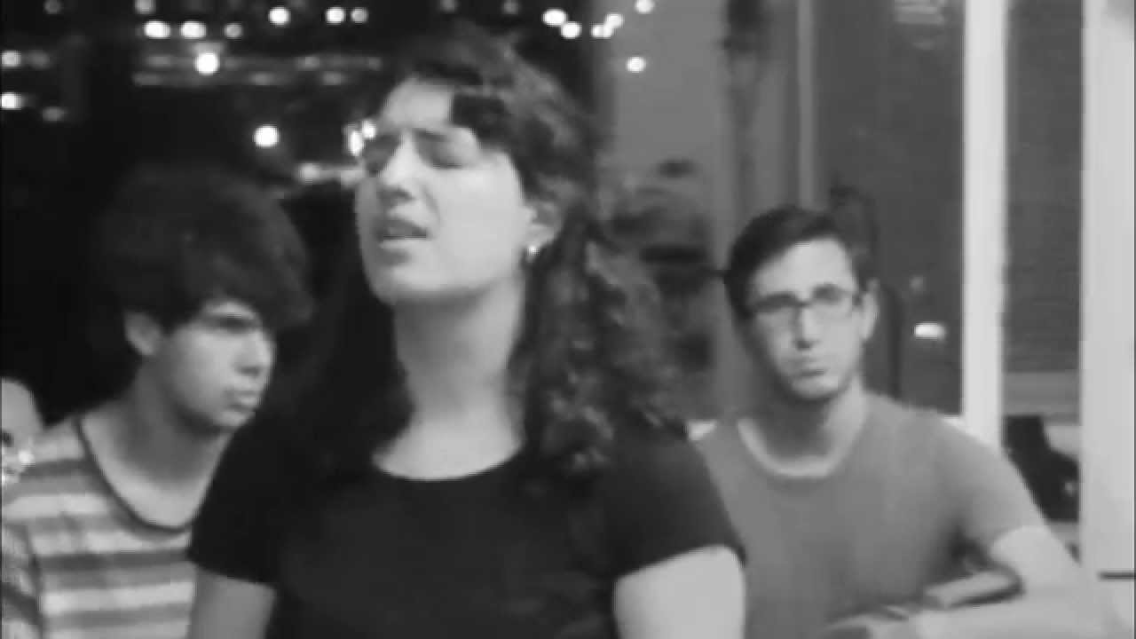 Gallo Rojo, Gallo Negro (Chicho Sánchez F) / Intérprete: Camila Jauregui R