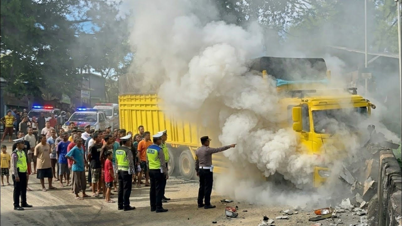LUAR BIASA SULIT !!! NGERI.. Truk Extra Panjang Di Paksa Habis-Habisan Lewat Tikungan Sitinjau Lauik