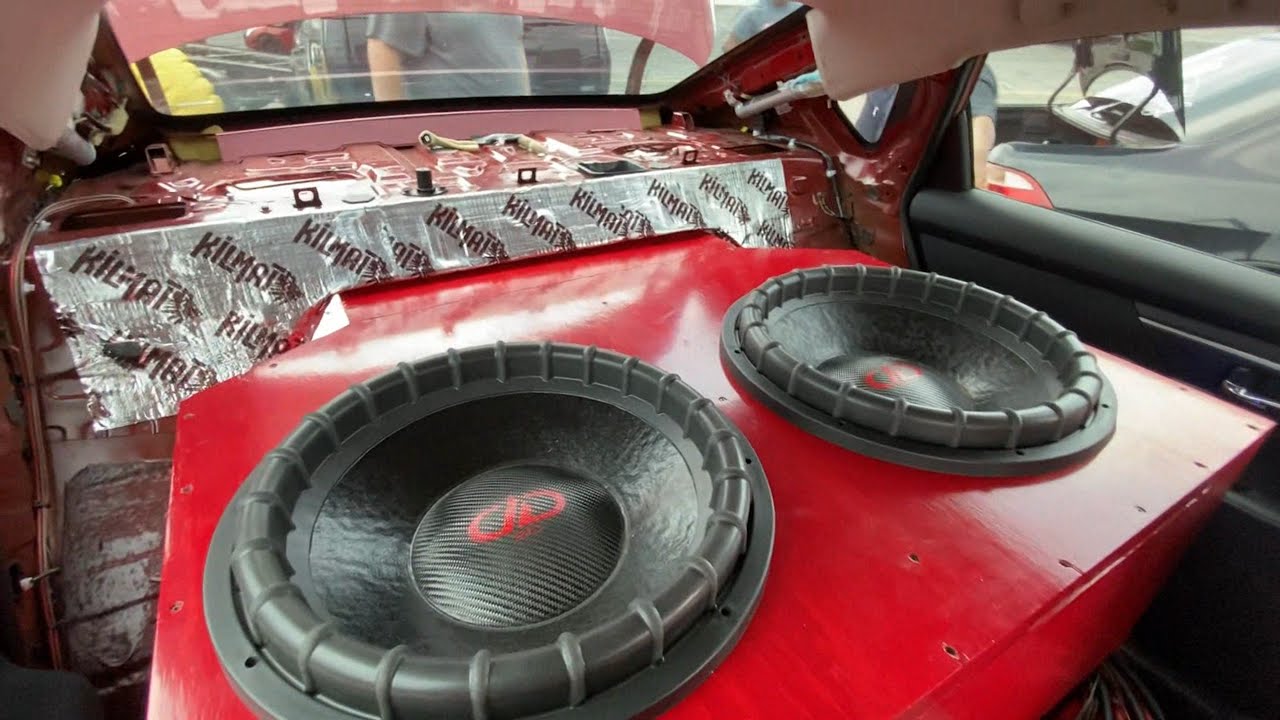 SERIOUS SUBWOOFER FLEX BREAKING THE CAR PANELS! YouTube