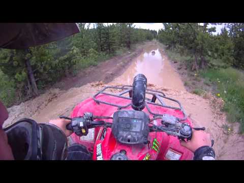 honda-rancher-420-hmf-exhaust-and-optimizer-getting-muddy!!!!