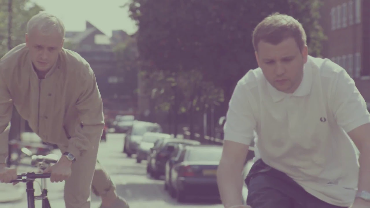 Caspa & Mr Hudson - Love Never Dies (Back For The First Time) (Official Music Video) accordi