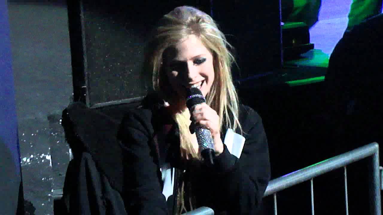 Avril Lavigne - Keep Holding On  -  São Paulo (Credicard Hall)  28.07.11