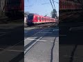 S4 fährt in Eschborn Bahnhof ein