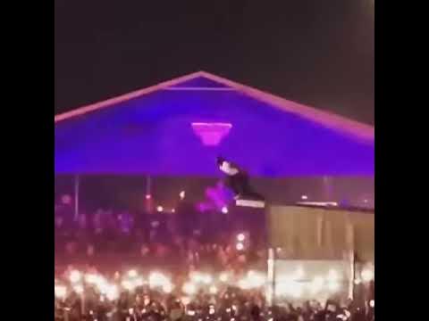 OMG! Epic stage dive by lil uzi! You wont believe - YouTube
