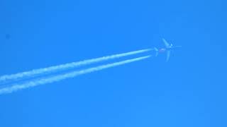 Southwest Airlines Boeing 737-8Max Cruising Over In Clear Skies With Contrails At 38,000 Ft