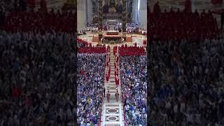 Pentecost Sunday Mass procession at the Vatican this morning with Pope Francis 🙏🏼