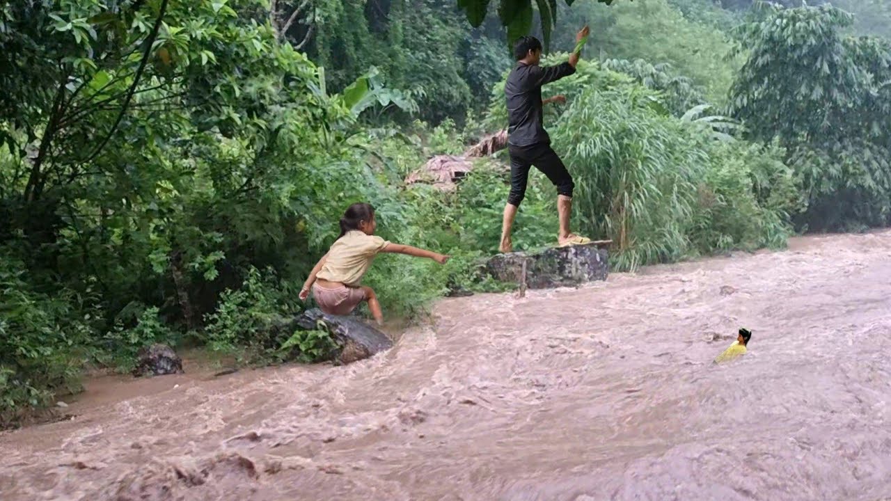 The poor boy and girl went to pick tangerines to sell and the flood washed away the bridge.