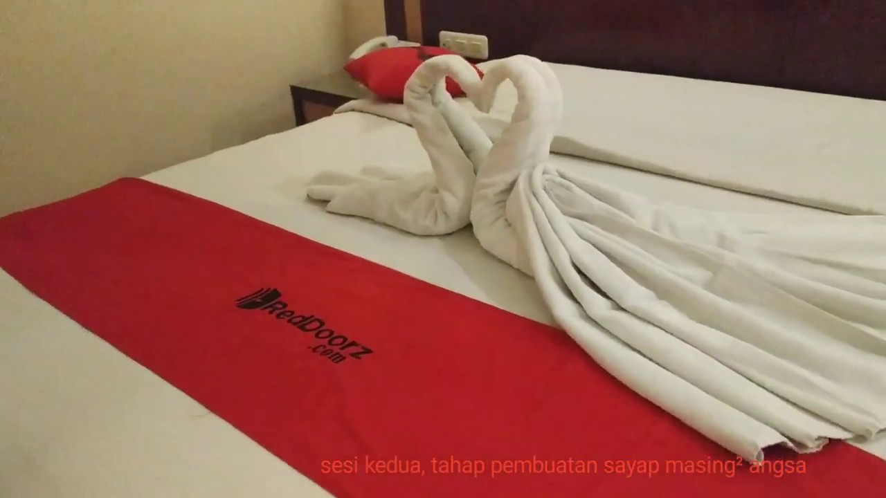 MEMBUAT ANGSA DARI HANDUK  MAKE SWANS  FROM A TOWEL YouTube