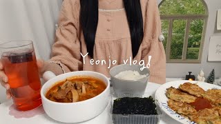 ENG)🥘고기 듬뿍 김치찌개 만들어 먹고 친구 생일 케이크 만드는 일상, 참치전, 소고기무국, 고구마맛탕, 던킨도넛 먹방, 선물 포장하기, 도시락 케이크 만들기, 일리 캡슐커피