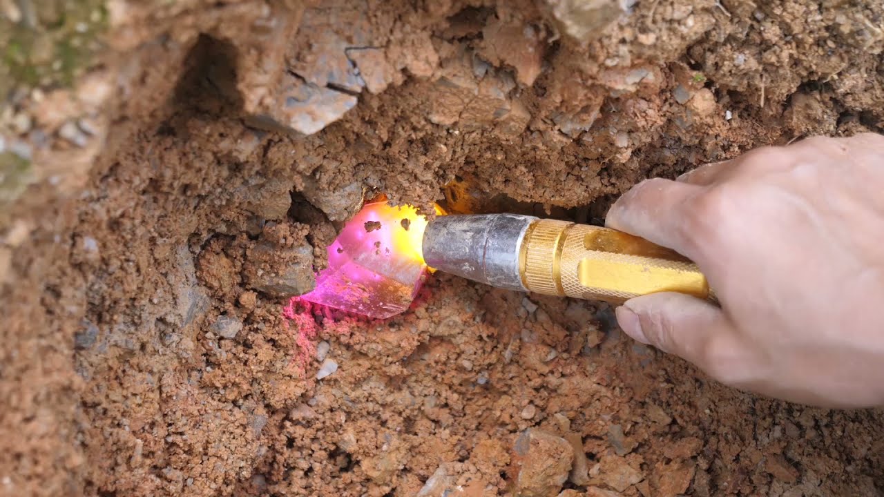 Gold crystal/turquoise/red crystal/diamond hunting. The discovery of a diamond mine