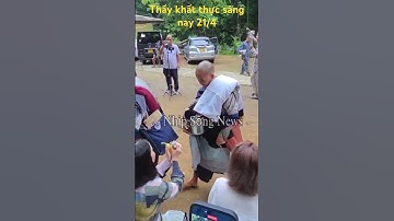 Buổi sáng 21/4/25 đi khất thực của các thầy 3