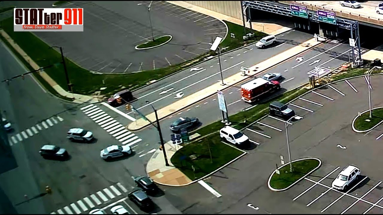 Caught on camera: Police chase stolen ambulance in Virginia - YouTube