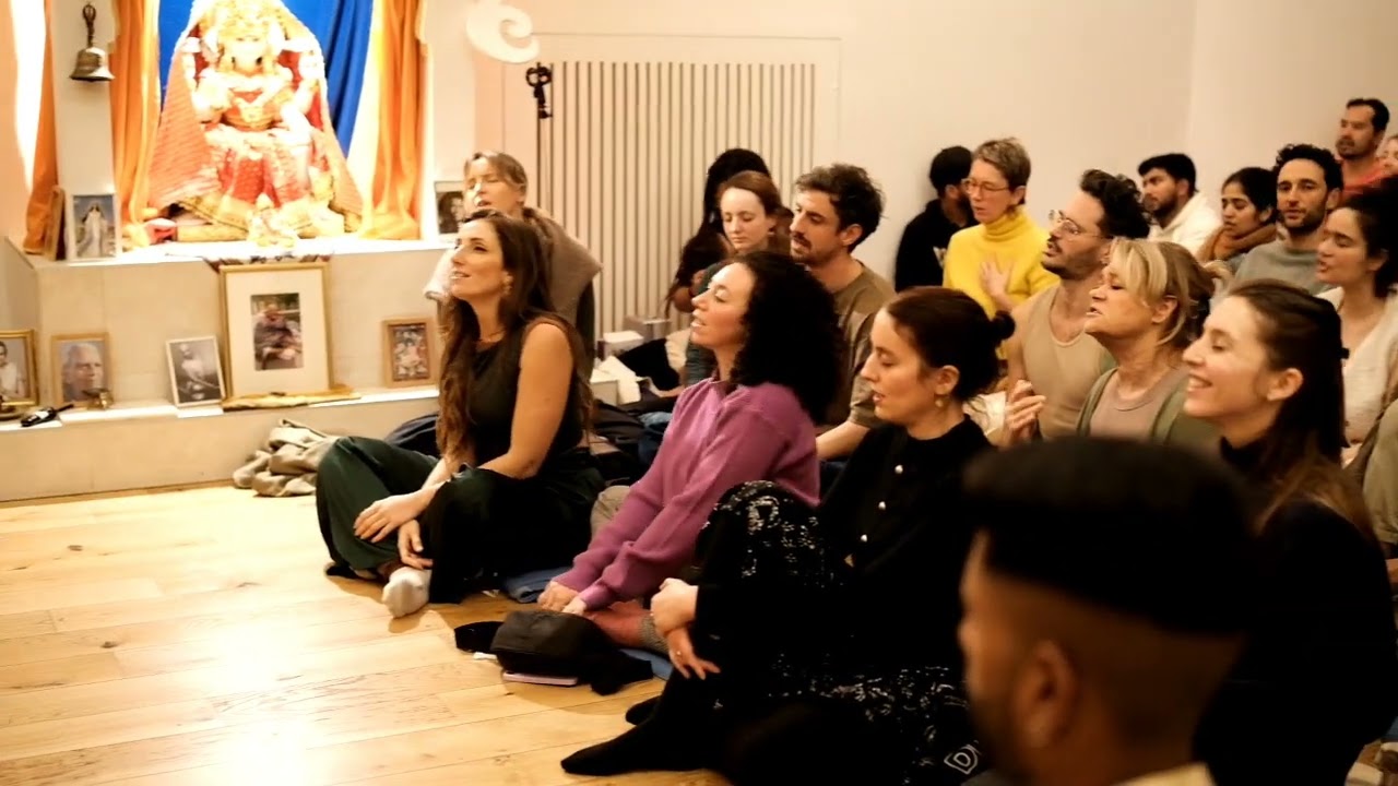 Maha Mantra - Hare Krishna - Ramanaji - Jivamukti Yoga Studio Paris 