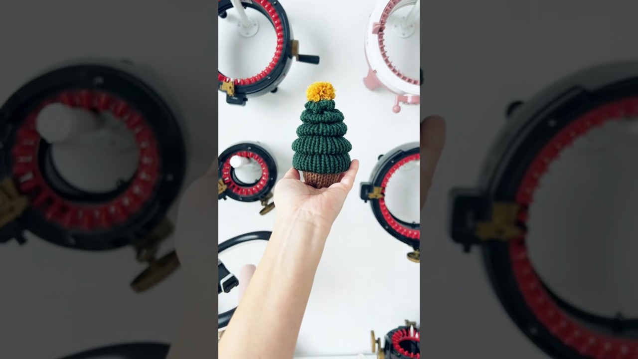 Let’s make a mini Christmas tree 🌲 Machine: Addi 22 pin.