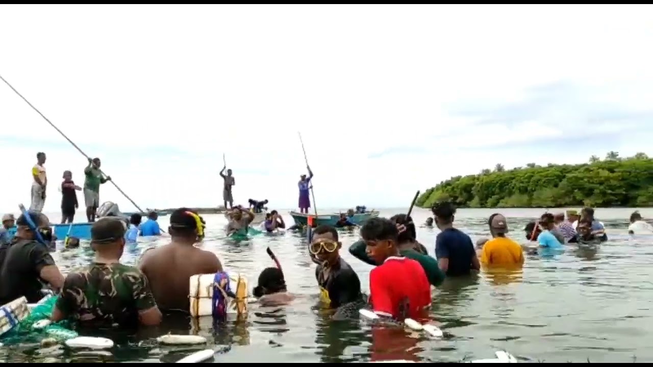 Keseruan Tarik Tali di Desa Tanimbar Kei