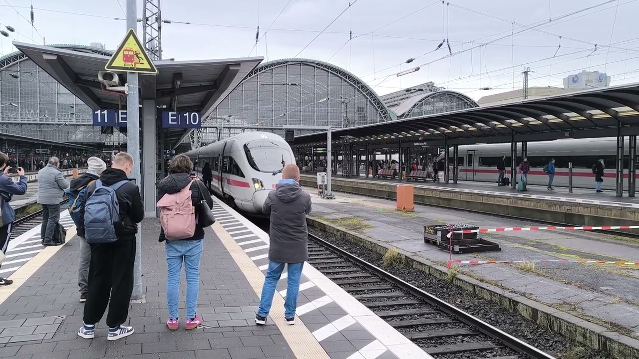 Abschied des kleinen ICE's in Frankfurt/Main Hbf