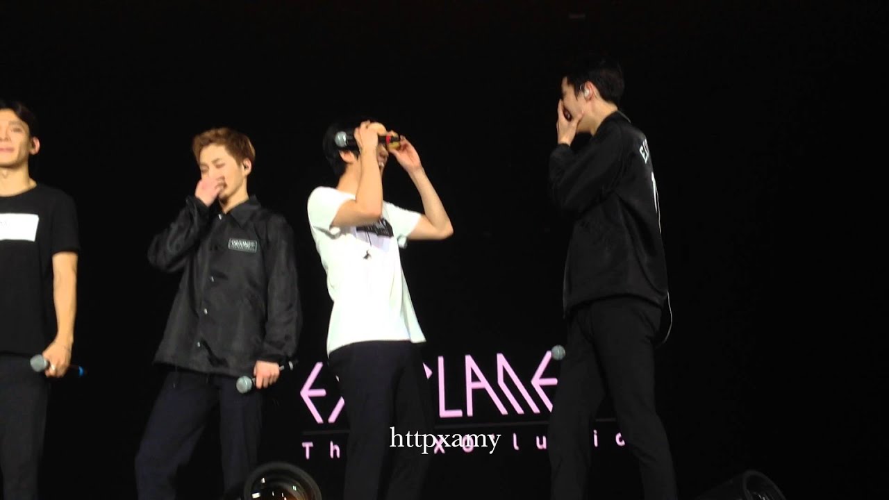 160221 Sehun kisses Baekhyun in EXO'LUXION NY