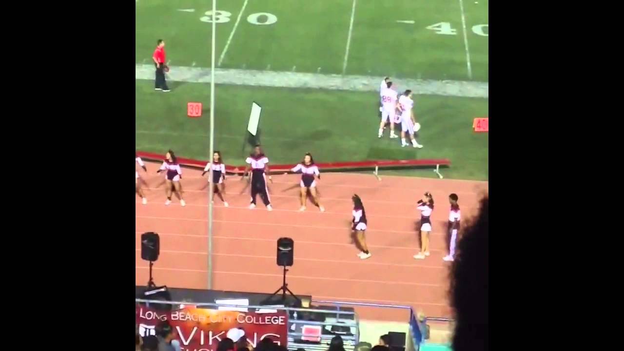 Cheerleader breaks her neck during football game! YouTube