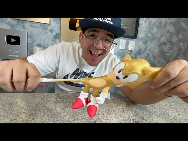 TESTANDO O BONECO RARO DO SONIC DOURADO QUE ESTICA MUITO!!! 