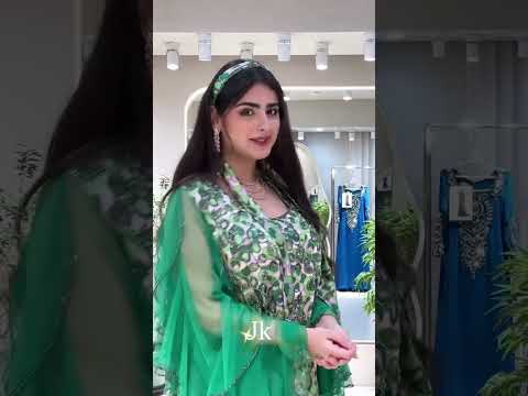 وابي انسى اللي حصل وانا اليوم بستانس بستانس وبونسكم طقوا رقبة هزوا الخصر خلونا نسهر ونغني للفجر